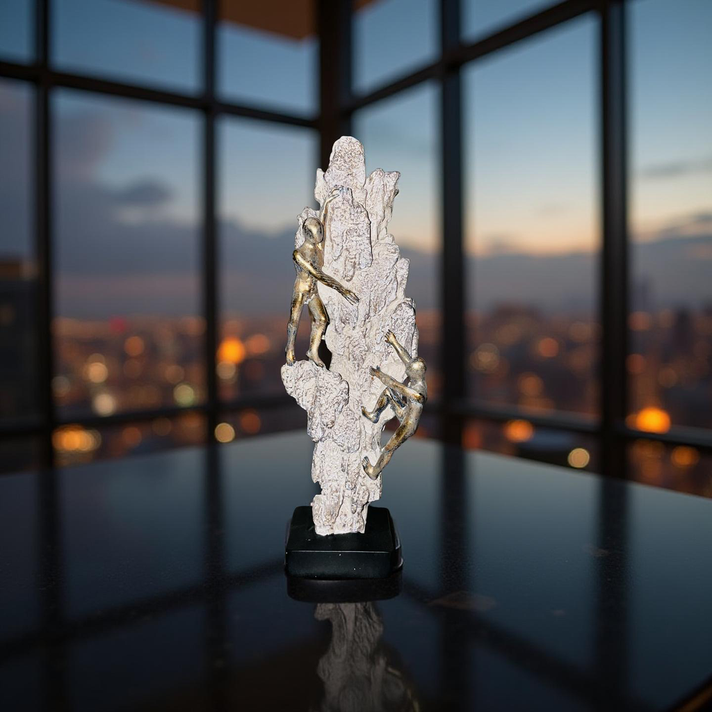 Climbers on the Rock – Sculpture