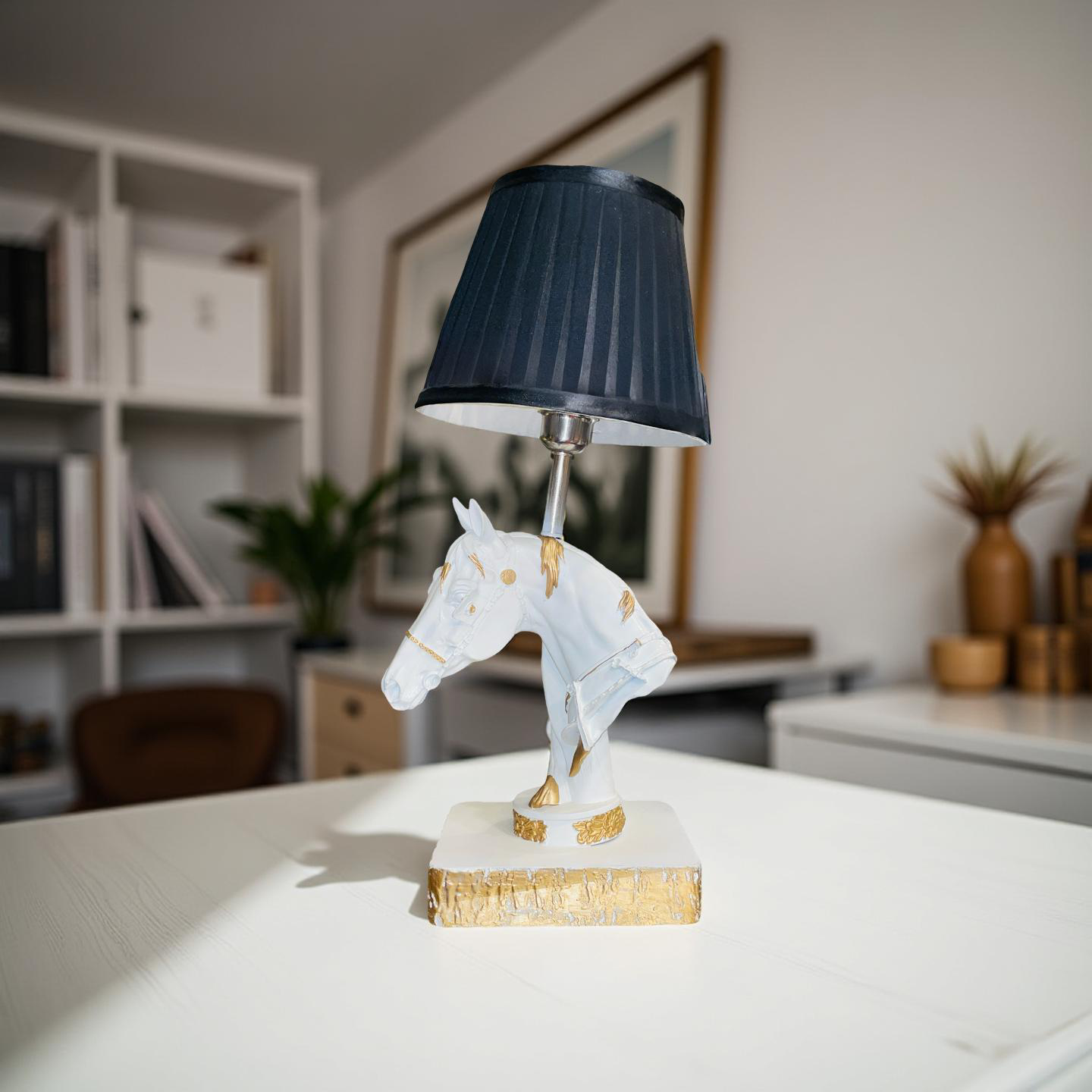 Equine Elegance – Luxe Horsehead Table Lamp