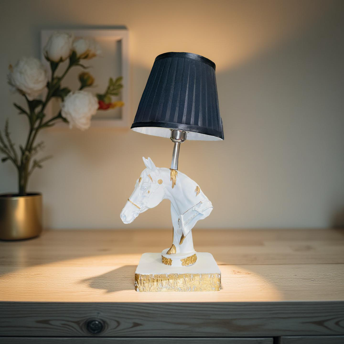 Equine Elegance – Luxe Horsehead Table Lamp